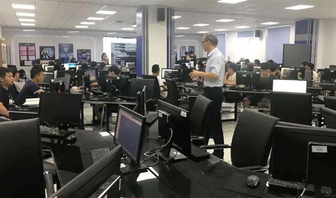 走進(jìn)數(shù)字媒體技術(shù)應(yīng)用專(zhuān)業(yè) 技術(shù)服務(wù)引領(lǐng)未來(lái)創(chuàng)意